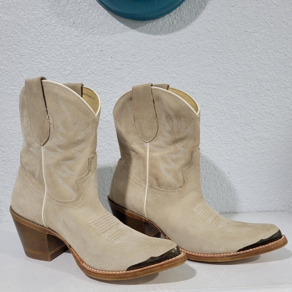 Idyllwind Wheels Ivory Suede Western Booties - Round Toe Size 8.5 - Picture 1 of 11